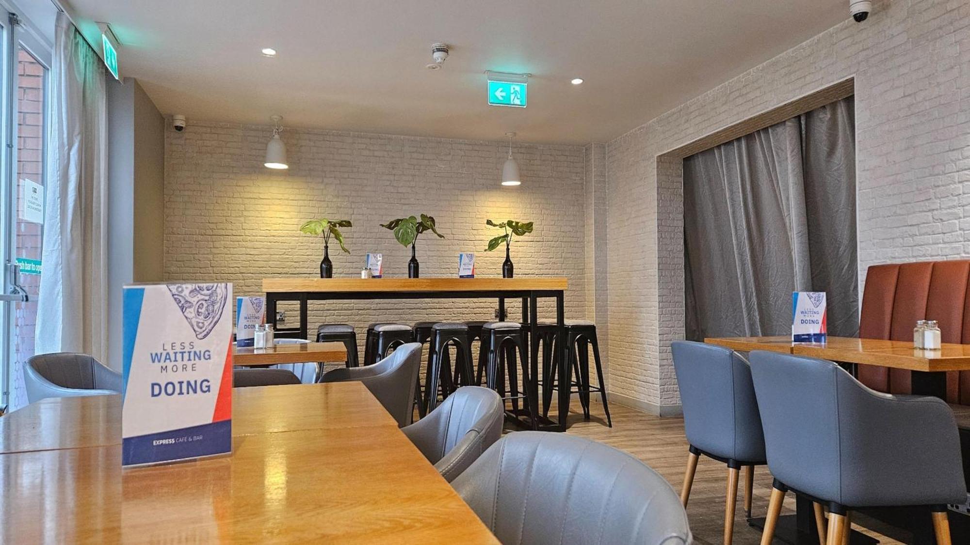 Holiday Inn Express - Wigan By Ihg Ngoại thất bức ảnh